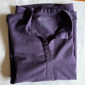 Like new Figs Rafaela Purple Shadow top size medium